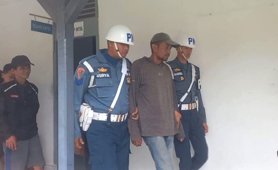 Tim F1QR Lanal Bintan Amankan 7 Pelaku Pencurian Laut di Perairan Utara Tim F1QR Lanal Bintan Amankan 7 Pelaku Pencurian Laut di Perairan Utara