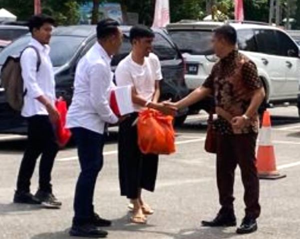 Berkas P21, Penyidik Polda Kepri Serahkan Wakil Ketua Peradi Batam ke Kejaksaan Terkait Kasus Pencurian Berkas P21, Penyidik Polda Kepri Serahkan Wakil Ketua Peradi Batam ke Kejaksaan Terkait Kasus Pencurian