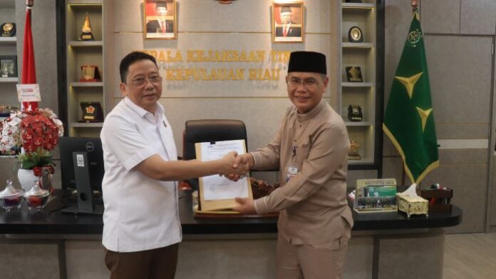 Kejati Kepri Segera Tetapkan Tersangka Kasus Korupsi PNBP Jasa Pemanduan Kapal, Kerugian Negara Capai Rp 14 Miliar Kejati Kepri Segera Tetapkan Tersangka Kasus Korupsi PNBP Jasa Pemanduan Kapal, Kerugian Negara Capai Rp 14 Miliar