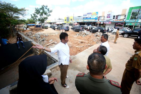 Majukan Batam, Rudi Seimbangkan Politik dan Pembangunan Majukan Batam, Rudi Seimbangkan Politik dan Pembangunan