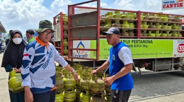 Pertamina Patra Niaga Pastikan Ketersediaan Gas LPG 3 Kg Aman, Gelar Operasi Pasar untuk Atasi Kelangkaan Pertamina Patra Niaga Pastikan Ketersediaan Gas LPG 3 Kg Aman, Gelar Operasi Pasar untuk Atasi Kelangkaan