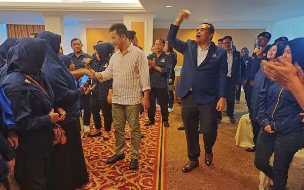 Surya Paloh Instruksikan Kader NasDem Menangkan Pasangan Rudi-Rafiq di Pilkada Kepri 2024 Surya Paloh Instruksikan Kader NasDem Menangkan Pasangan Rudi-Rafiq di Pilkada Kepri 2024