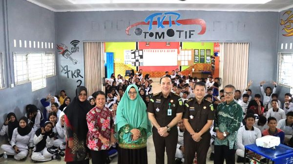 Sosialisasi Bahaya NAPZA dan Anti-Bullying, Tim JMS Kejati Kepri Hadir di SMAN 1 dan SMKN 1 Bintan Utara Sosialisasi Bahaya NAPZA dan Anti-Bullying, Tim JMS Kejati Kepri Hadir di SMAN 1 dan SMKN 1 Bintan Utara