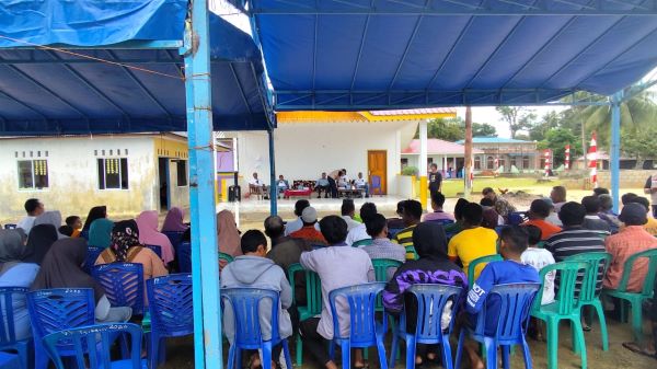 Kapolsek Senayang Pimpin Pengamanan Kampanye Paslon Bupati Lingga Nomor Urut 1 Kapolsek Senayang Pimpin Pengamanan Kampanye Paslon Bupati Lingga Nomor Urut 1