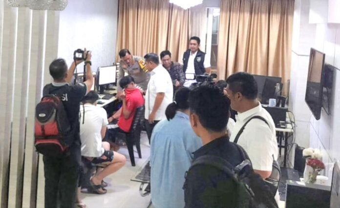 Polda Kepri Bongkar Judi Online di Apartemen Aston Batam, Omzet Mencapai Rp 350 Juta Polda Kepri Bongkar Judi Online di Apartemen Aston Batam, Omzet Mencapai Rp 350 Juta