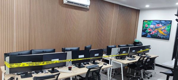 Polda Metro Jaya Ungkap Kolaborasi Pegawai Kementerian Komdigi dalam Kasus Judi Online Polda Metro Jaya Ungkap Kolaborasi Pegawai Kementerian Komdigi dalam Kasus Judi Online