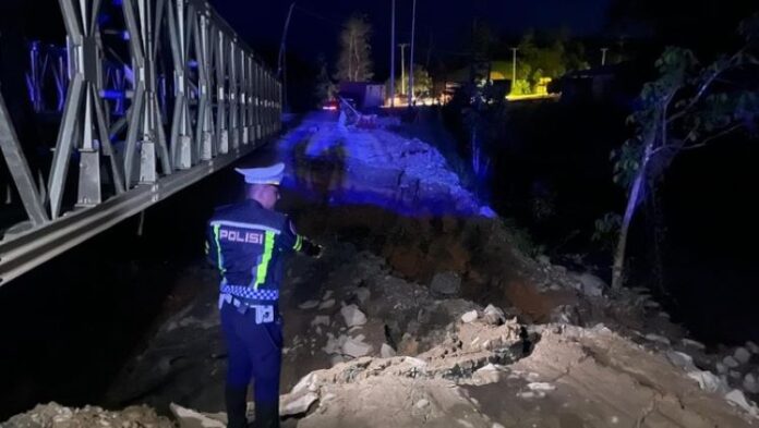 Jalan Lintas Riau-Sumbar di Tanjung Alai Putus Total, Jalur Baru Dibuka untuk Kendaraan Ringan