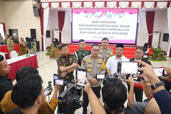 kapolda kepri akan rubah nama kampung aceh Polda Kepri dan FKPD Komit Ubah Kampung Aceh Batam Jadi Kawasan Bersih Narkoba