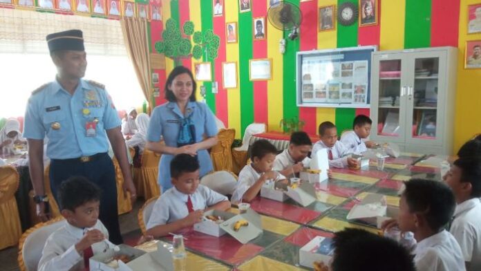 lanud hang nadim batam uji coba makan bergizi Lanud Hang Nadim Batam Uji Coba Program Makan Bergizi Gratis di SDN 002 Nongsa