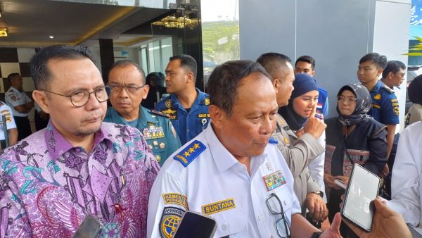 Kemenhub Kampanyekan Keselamatan Pelayaran, Bagikan Buku Pelaut dan Life Jacket di Batam Kemenhub Kampanyekan Keselamatan Pelayaran, Bagikan Buku Pelaut dan Life Jacket di Batam