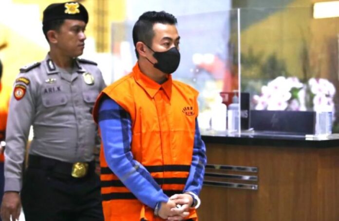 Pj Wali Kota Pekanbaru Risnandar Bantah Tuduhan Korupsi Rp 2,5 Miliar Usai Ditahan KPK Pj Wali Kota Pekanbaru Risnandar Bantah Tuduhan Korupsi Rp 2,5 Miliar Usai Ditahan KPK