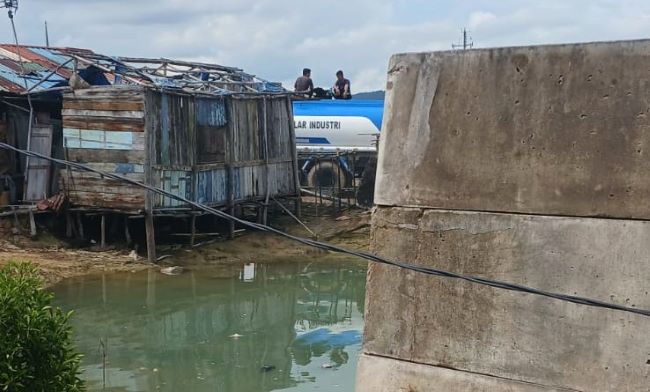 kecning solar pelabuhan tikus batam Siapa TT, Wanita Paruh Baya Mafia Minyak Solar Pelabuhan Tikus Dapur 12