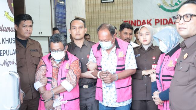 kejati kepri tahan tiga tersangka kasus korupsi tvri kepri Kejati Kepri Tahan Tiga Tersangka Kasus Korupsi Pembangunan Studio LPP TVRI Kepri
