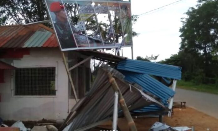 rumah warga rempang yang dirusak oknum pt meg Penyerangan Puluhan Suruhan PT MEG di Rempang, Diduga Terkait Pencabutan Spanduk Penolakan Proyek Eco-City
