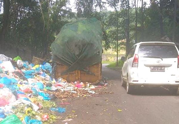tps sampah batam pinggir jalan Krisis Sampah di Batam, DPRD Panggil DLH Cari Solusi dalam RDP