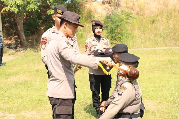 102 Bintara Remaja Polda Kepri Ikuti Tradisi Pembaretan di KS. Tubun 102 Bintara Remaja Polda Kepri Ikuti Tradisi Pembaretan di KS. Tubun