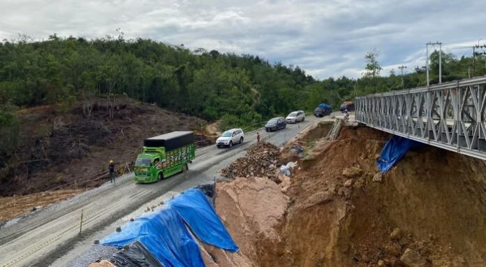 Longsor Kembali Terjadi di Lintas Riau-Sumbar, BPJN Riau Tambah Pemasangan Bronjong di Tanjung Alai Longsor Kembali Terjadi di Lintas Riau-Sumbar, BPJN Riau Tambah Pemasangan Bronjong di Tanjung Alai