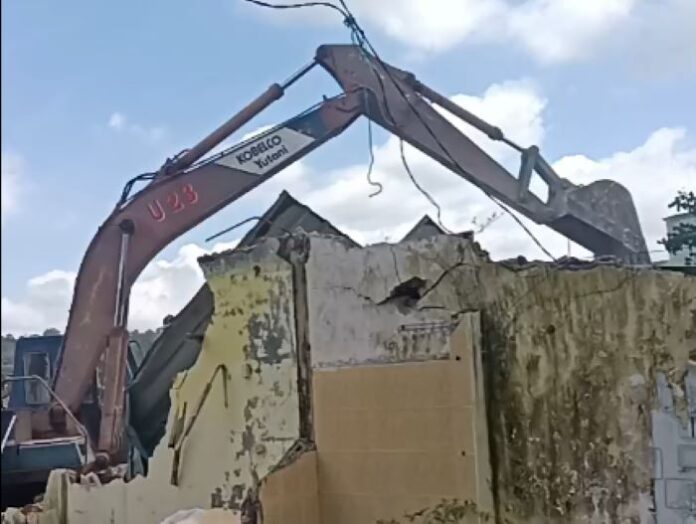 Sempat Diwarnai Protes, Eksekusi Pembongkaran di RW 16 Tembesi Tower Tetap Berlanjut