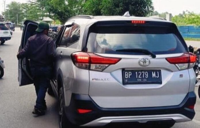 Plat Mobil Tiga Pria Diduga Polisi Gadungan Coba Tangkap Wanita di Taman Baloi Batam, Palsu
