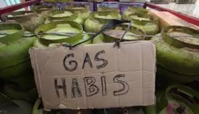 Warga Batam Mengeluh Sulit Dapat Gas LPG 3 Kg, Harga Naik Drastis di Tengah Kelangkaan