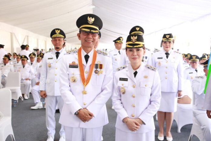 amsakar-li claudia resmi dilantik jadi wali kota batam (2) Amsakar Achmad dan Li Claudia Resmi Pimpin Batam, Siap Wujudkan Pembangunan Berkelanjutan