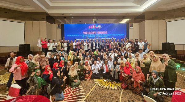 peserta hpn gala dinner dengan walikota pekanbaru terpilih agung nugroho Wali Kota Pekanbaru Terpilih Pekanbaru Hadiri Welcome Dinner HPN 2025, Dorong Integritas Pers di Indonesia