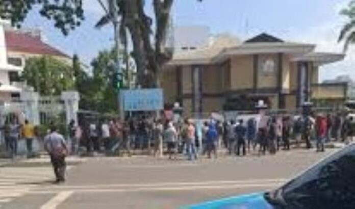 Kasus Penganiayaan di Batam-Pelaku WNA Chen Shen Tak Dideportasi, Imigrasi Batam Klaim Sudah Diasingkan ke Singapura (2) Kasus Penganiayaan di Batam: Pelaku WNA Chen Shen Tak Dideportasi, Imigrasi Batam Klaim Sudah Diasingkan ke Singapura
