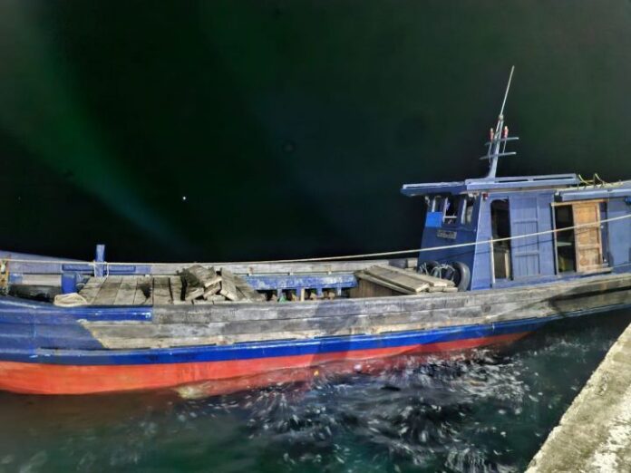 Polda Bangka Belitung Tangkap 14 Tersangka Penyelundupan 22 Ton Pasir Timah ke Batam
