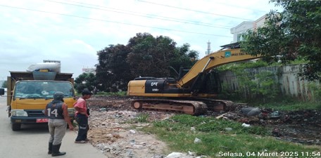 Wawako Batam Geram Lihat Sampah Berserakan di Sei Panas, Camat Batam Kota Langsung Turun Tangan (2) Wawako Batam Geram Lihat Sampah Berserakan di Sei Panas, Camat Batam Kota Langsung Turun Tangan