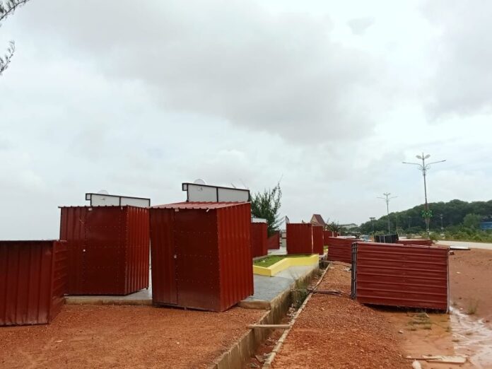 Gerobak Container UMKM Terbengkalai di Gurindam 12, Dinas Terkait Bungkam