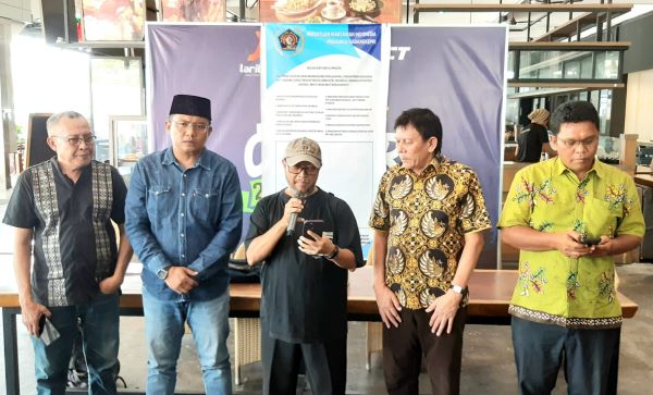 pembacaan deklarasi integritas-pwi kepri PWI Kepri Tegaskan Dukungan untuk Ramon Damora sebagai Komisioner KPID Kepri 2024-2027