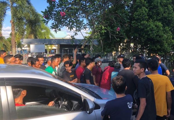 Konflik Taksi Pangkalan dan Online Mencuat Lagi di Pelabuhan Telaga Punggur Batam (3) Konflik Taksi Pangkalan dan Online Mencuat Lagi di Pelabuhan Telaga Punggur Batam