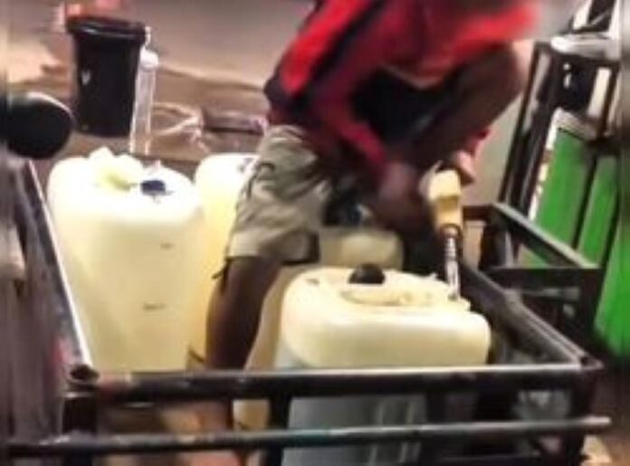 Viral SPBU Kabil Batam Menolak Isi Pertalite ke Warga, Tapi Jual ke Pengguna Jeriken! Ini Reaksi Pertamina!