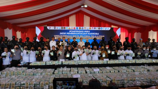 2 Ton Sabu Digagalkan di Karimun Anak- Enam Tersangka Ditangkap 2 Ton Sabu Digagalkan di Karimun Anak: Enam Tersangka Ditangkap