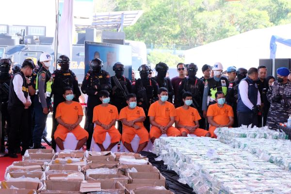 6 tersangka diamankan dalam penangkapan sabu karimun Bongkar Jaringan Laut Golden Triangle! 4 Ton Narkoba Gagal Tembus Kepri!
