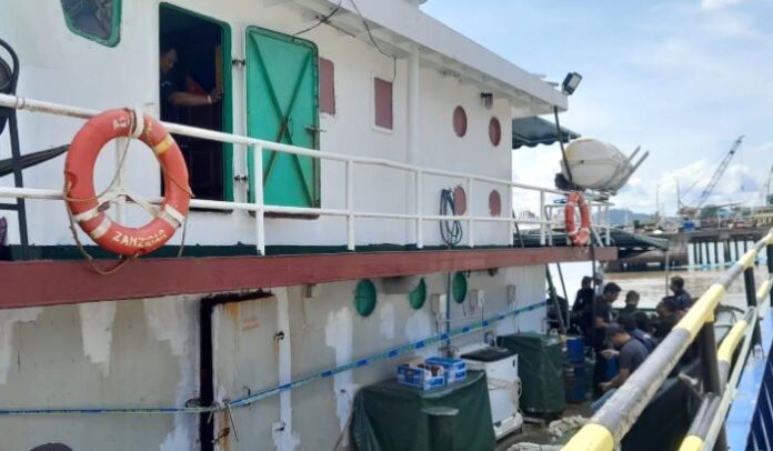 Batam Darurat Narkoba! Setelah 2 Ton Gagal Masuk, Kini 1,8 Ton Sabu Disita dari Kapal MT Sea Dragon di Perairan Karimun Bongkar! 1,8 Ton Sabu Disembunyikan di Tangki Kapal MT Sea Dragon, 6 ABK Ditangkap di Perairan Karimun