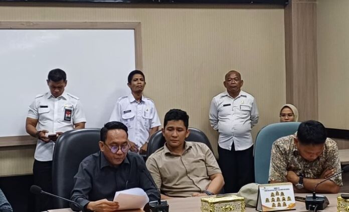 Heboh Legislator Batam Diduga Peras Rekan Bisnis, BK DPRD Jatuhkan Sanksi Etik ke Politikus PDI-P Ini! (3) Heboh Legislator Batam Diduga Peras Rekan Bisnis, BK DPRD Jatuhkan Sanksi Etik ke Politikus PDI-P Ini!