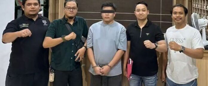 Modus Pesan iPhone, Alvin Lie Tipu 12 Warga Batam Ratusan Juta, Ditangkap Jauh di Surabaya! (2) Modus Pesan iPhone, Alvin Lie Tipu 12 Warga Batam Ratusan Juta, Ditangkap Jauh di Surabaya!