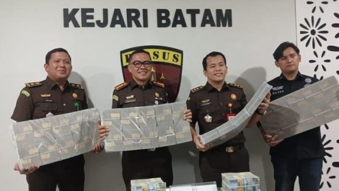 Terdakwa Korupsi Pelabuhan Batam Setor Rp2,8 Miliar dan Dollar ke Kejari Batam, Tapi Proses Hukum Tetap Jalan!