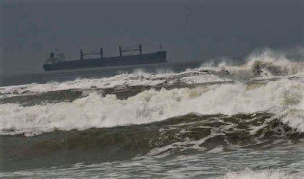 cuaca-perairan-batam-waspada-gelombang-tinggi BMKG Peringatkan Gelombang Tinggi hingga 2,5 Meter di Laut Natuna dan Kepri, Ini Daerah yang Terdampak!
