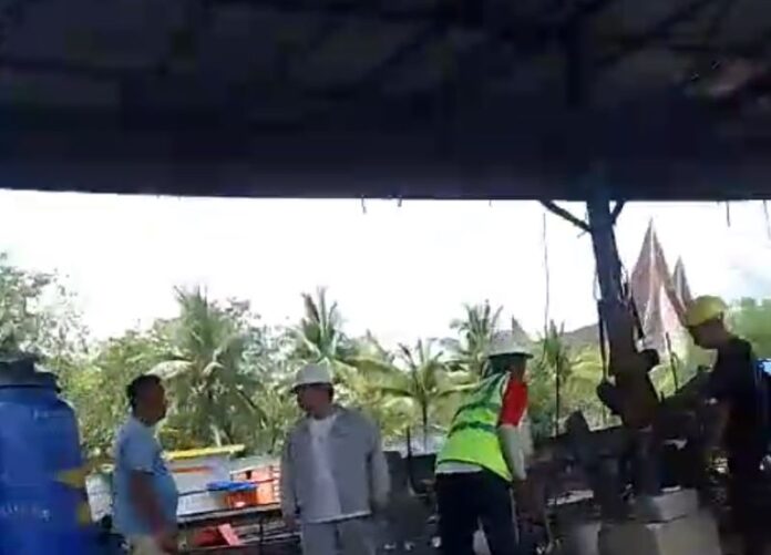 dua wna china bekerja sebagai buruh kasar di opus bay marina Imigrasi Batam Temukan Dua TKA Ilegal Asal Tiongkok di Proyek Opus Bay, Beri Teguran Tertulis ke Pengelola