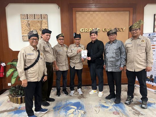 peluncuran buku kilas balik pwi kepri PWI Kepri Luncurkan Serangkaian Program Inovatif untuk Perkuat Peran Pers di Era Digital