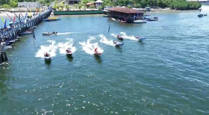 pesta nrakyat lomba boat race di belakang padang Seru dan Ngeri! Open Race Speed Boat di Belakang Padang, Puluhan Juta Hadiah dan Adu Nyali di Laut Lepas!