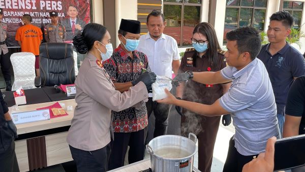 polres bintang musnahkan barang bukti sabu Polres Bintan Musnahkan 495,48 Gram Sabu, Tersangka Ditangkap di Wisma Nusantara