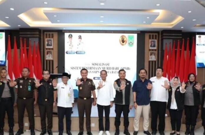 Awas! Wali Kota Batam Ancam Tindak Sekolah yang Lakukan Pungli Saat SPMB 2025, Acara Perpisahan Mewah Juga Kena Semprot! Awas! Wali Kota Batam Ancam Tindak Sekolah yang Lakukan Pungli Saat SPMB 2025, Acara Perpisahan Mewah Juga Kena Semprot!