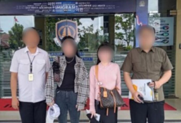 Dua WNA Vietnam Keroyok DJ Cantik di Batam, Dideportasi! Satu Pelaku Masih Buron, Siapa Dia Dua WNA Vietnam Keroyok DJ Cantik di Batam, Dideportasi! Satu Pelaku Masih Buron, Siapa Dia?