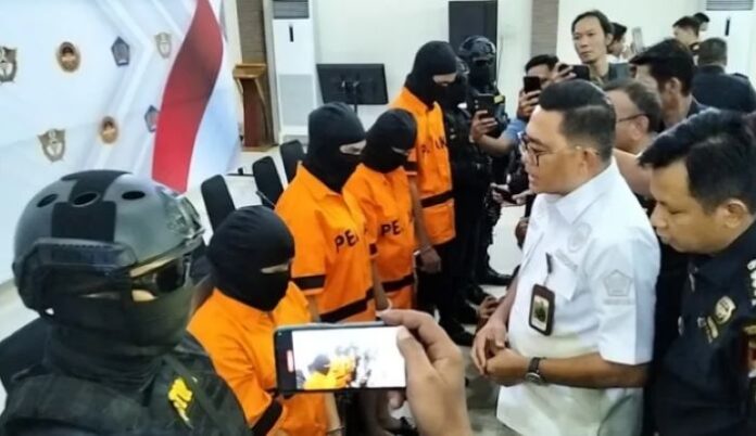 Sabu dalam Dubur, Selangkangan, hingga Alat Masa- Modus Gila Kurir Narkoba Dibongkar Bea Cukai Batam! Sabu dalam Dubur, Selangkangan, hingga Alat Masak: Modus Gila Kurir Narkoba Dibongkar Bea Cukai Batam!