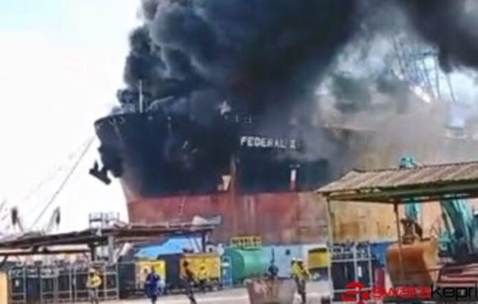 kapal gtanker federal terbakar di batam Kapal Tanker Meledak di Galangan PT ASL Batam! Disnaker Kepri: Akan Ada Sanksi Jika Ada Kelalaian!