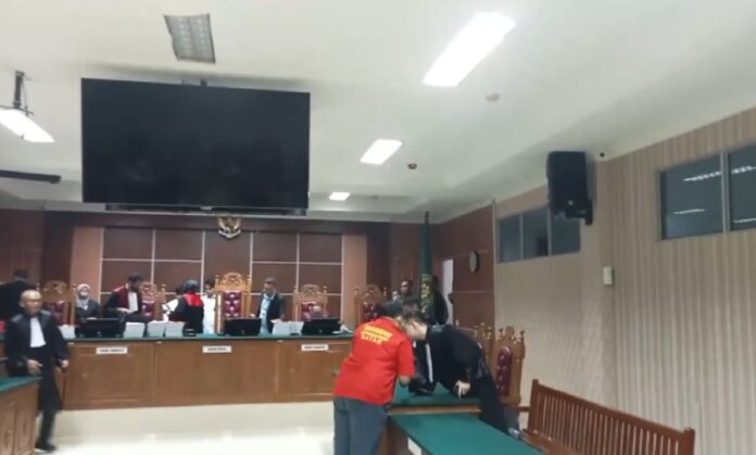 mantan kasat narkoba polresta barelang divonis seumur hidup Vonis Mengejutkan! Eks Polisi Narkoba Barelang Iptu Sigit Divonis Seumur Hidup, Jaksa Tuntut Mati!