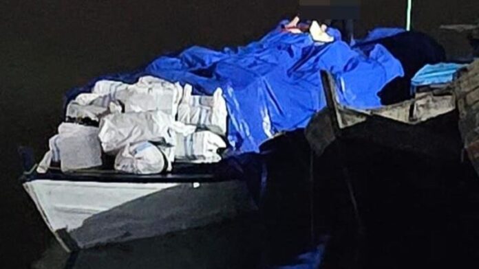 Bea Cukai Batam Gagalkan Kapal Selundupan di Perairan Batu Besar, Temukan 3 Paket Sabu dan Ratusan Koli Barang Ilegal!